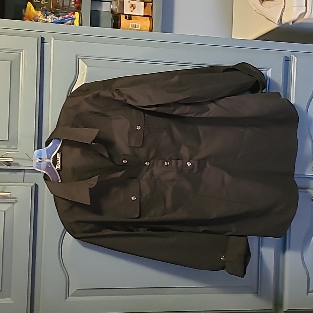 Like new 7th Ave black shirt. Lovely button detail. Really good fit